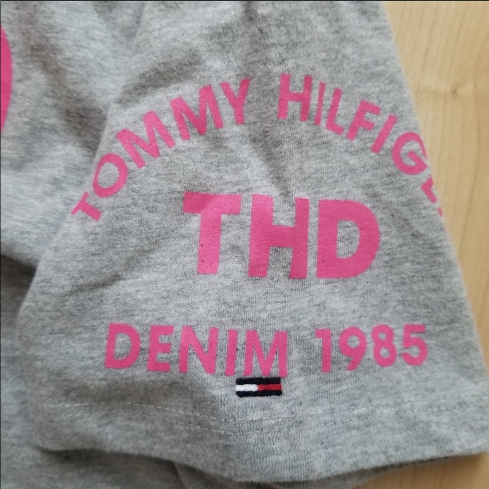 🏡 Moving sale  Price Firm NWOT Hilfiger Denim short sleeved t shirt - Picture 5 of 5